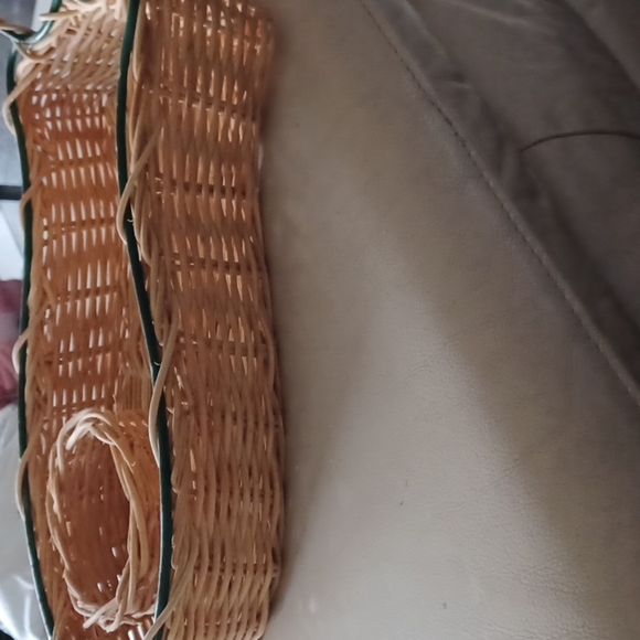 Chip and Dip Wicker Basket w/ ceramic Fish Handles - Picture 6 of 6